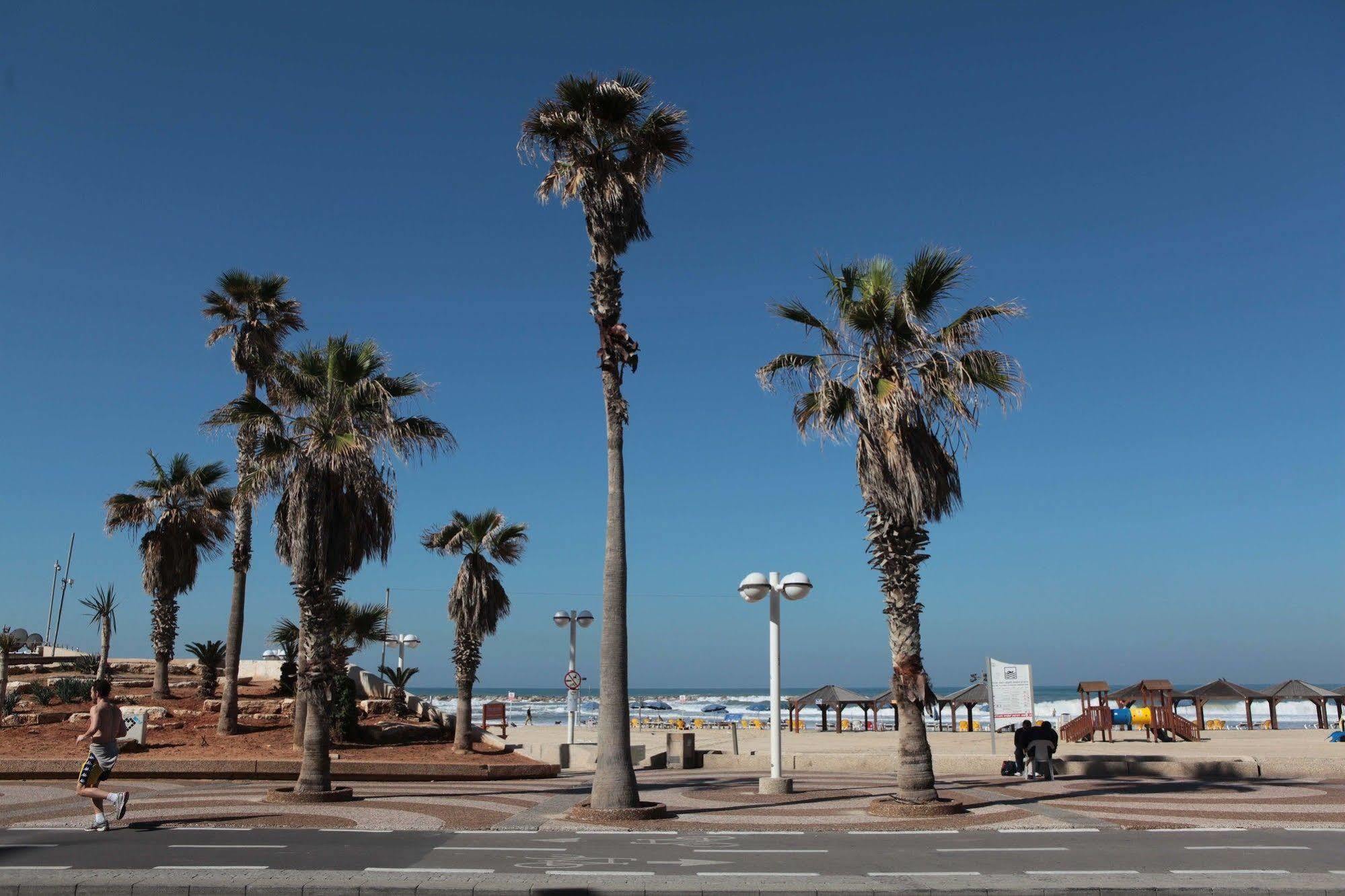 Crown Sea Hostel Tel Aviv Exterior photo